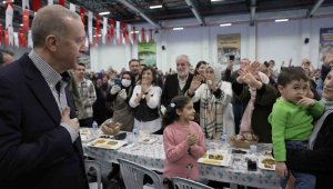 Cumhurbaşkanı Erdoğan Elazığ'da depremzedelerle iftarda buluştu