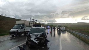 Elazığ'da zincirleme trafik kazası: 1 ölü, 4 yaralı