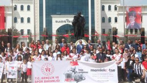 19 Mayıs kutlamaları çelenk sunma töreni ile başladı