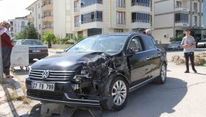 Elazığ'da pikap ile otomobil çarpıştı: 4 yaralı