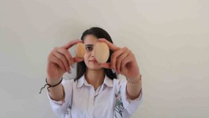 Elazığ'da tavuğun yaptığı mini yumurta şaşırttı