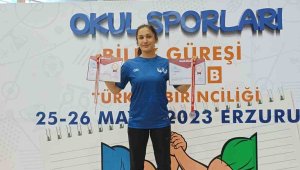Evindar Demirbağ'dan bilek güreşinde iki madalya