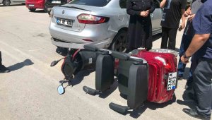 Elazığ'da elektrikli motosiklet otomobile çarptı: 1 yaralı