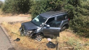 Elazığ'da otomobil şarampole uçtu: 4 yaralı