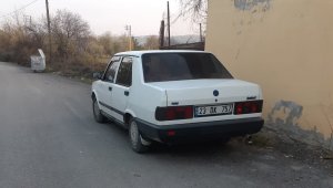 Elini kolunu sallayarak geldi, aracı çalıp gitti