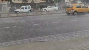 Kovancılar'da sağanak ve dolu etkili oldu