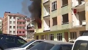 Elazığ'da ağır hasarlı binada yangın