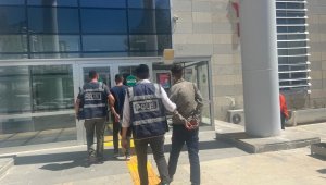 Elazığ'da kesinleşmiş hapis cezası bulunan 2 zanlı yakalandı