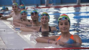Elazığlı sporcular, şampiyonluk için kulaç atıyor