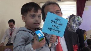 Elazığ'da miniklere okul sütü dağıtıldı