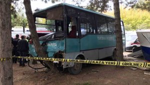 Freni patlayan midibüs 2 aracı biçip parka daldı: 1'i ağır, çoğu öğrenci 27 yaralı
