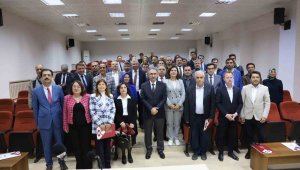 Rektör Göktaş, akademisyenleri ödüllendirdi