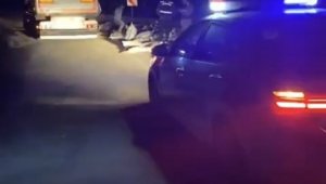 Elazığ'da tonlarca yem tır dorsesinden yola saçıldı