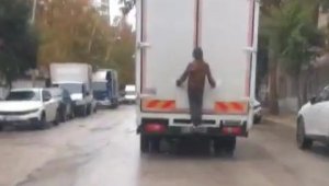 Elazığ'da çocukların tehlikeli yolculuğu kamerada