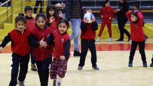 Elazığ'da geleneksel 'yakan top' turnuvası