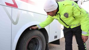 Elazığ'da kış lastiği denetimleri sürüyor