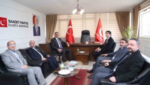 Elazığ'da CHP'li aday seçim öncesi diğer siyasi partilerin adayları ile bir araya geldi