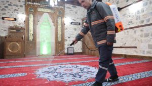 Elazığ'da camiler gül suyu ile yıkanıyor