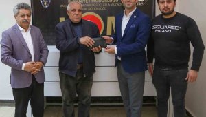 Elazığ'da dolandırılan vatandaşa ziynet eşyaları ve parası teslim edildi