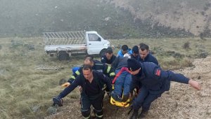 Elazığ'da kontrolden çıkan pikap devrildi: 1 yaralı