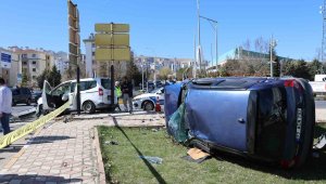 Elazığ'da trafik kazası: Önce araca ardından anne ve kızına çarptı