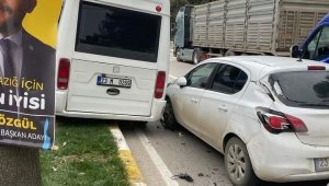 Elazığ'da zincirleme kaza: 3 araçta maddi hasar oluştu