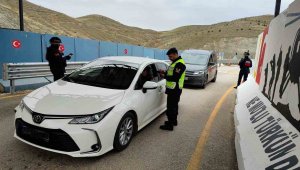 Elazığ'da jandarma 10 günde 17 bin 118 aracı denetledi