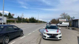 Jandarmadan özel denetim: 860 araç kontrol edildi