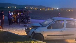 Otomobil ile traktör çarpıştı: 1 yaralı