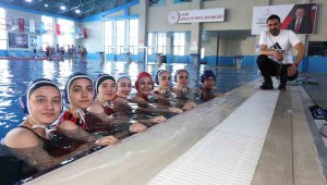 Elazığ Gençlik ve Spor Kulübü sutopu takımı, altyapı yetenekleriyle zirvede