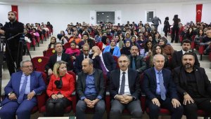 Elazığ'da 'Bilişim Çağında Dezenformasyon' konferansı gerçekleşti