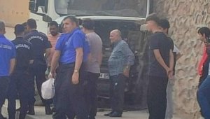 Elazığ'da kamyon duvara çarptı: 1 yaralı