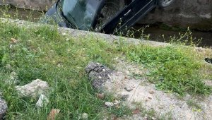 Elazığ'da kontrolden çıkan araç su kanalına düştü:1 yaralı
