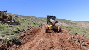 Elazığ'da yayla yolu yapım çalışmaları sürüyor