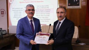 FÜ'de akademisyenler ödüllendirildi