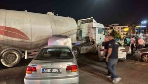 Elazığ'da tankerle iki otomobil çarpıştı: 2 yaralı