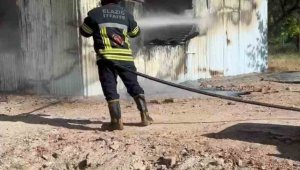 Yangında sac ev kül oldu