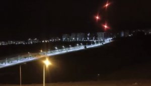 Elazığ'da gökyüzünde ortaya çıkan ışıklar merak uyandırdı