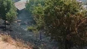 Elazığ'da korkutan yangın: Alevler evlere sıçramadan söndürüldü