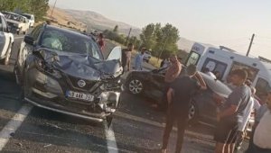 Elazığ'da trafik kazası: 2'si ağır 8 yaralı