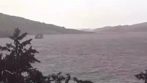 Feribot, şiddetli fırtınadan dolayı iskeleye yanaşamadı