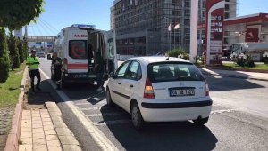 Otomobilin çarptığı yaya yaralandı