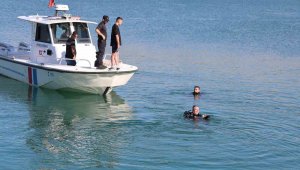 Baraj gölüne giren genç kayboldu, arama çalışmaları sürüyor