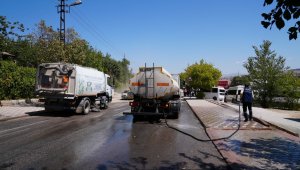 Elazığ Belediyesi, temizlik çalışmalarını sürdürüyor