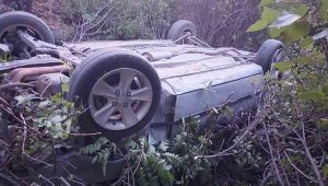 Elazığ'da otomobil uçuruma yuvarlandı: 4 yaralı