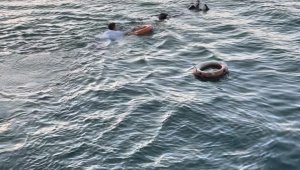 Feribottan suya düşen kadın kurtarıldı