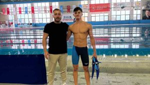 Yüzmede Elazığ'dan Türkiye rekoru