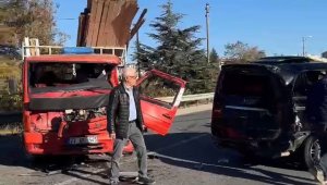 Elazığ'da minibüs ile pikap çarpıştı: 1 yaralı