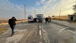 Elazığ'da otobüs ile kamyonet çarpıştı: 4 yaralı