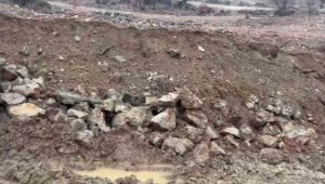 Elazığ'da sağanak nedeni ile istinat duvarı yıkıldı